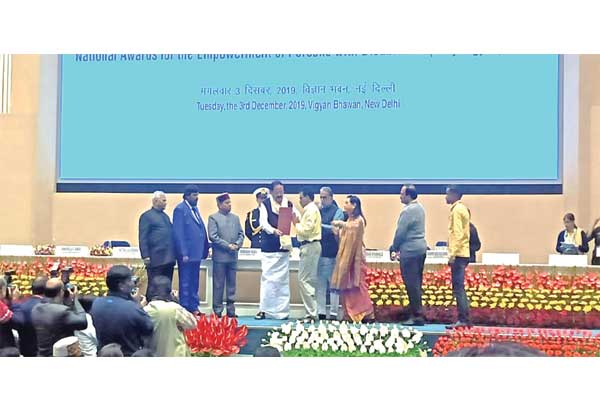 National Award to Mr. Niranjan Behera, Chairperson, SAMARTH receiving from Hon'ble Vice-President of India Image