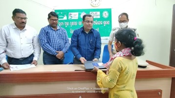 Collector cum District Magistrate, Gajapati providing free laptop to Visually impaired students supported by SSEPD Image